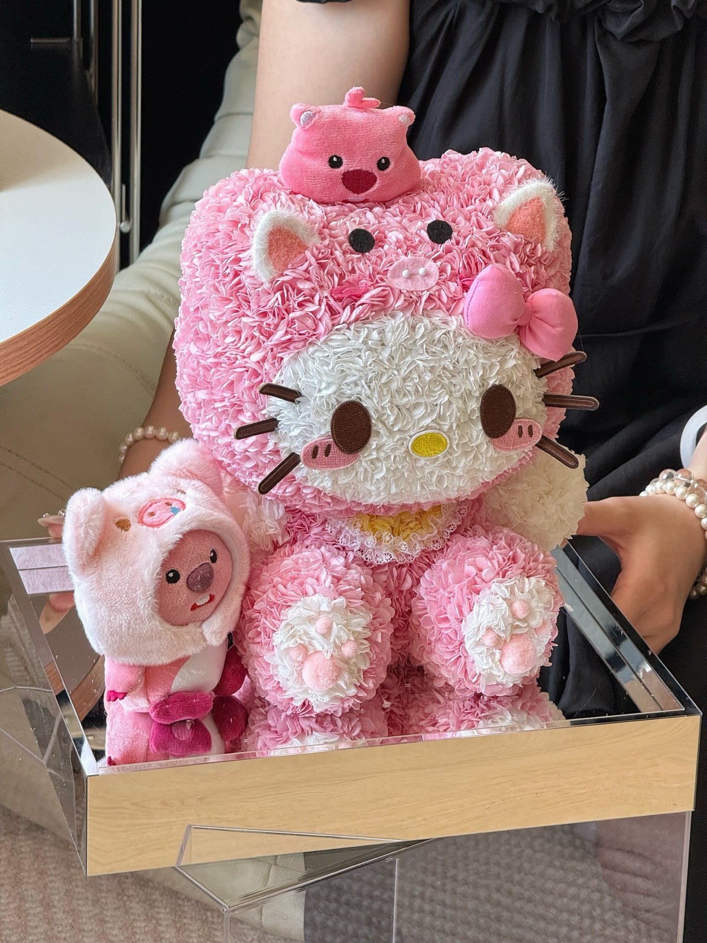 Beaver Hello Kitty Preserved Flower Doll | Handmade Forever Flower Display