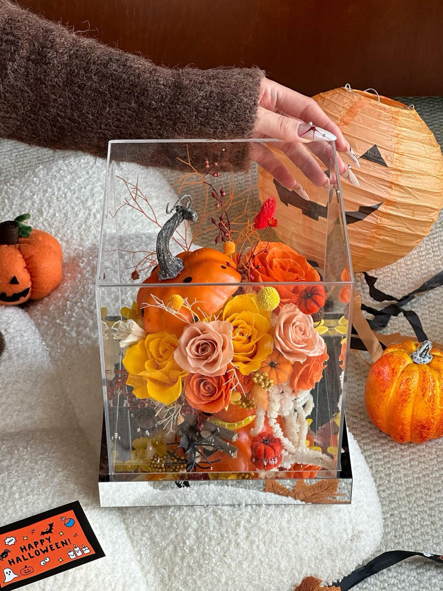 ハロウィンかぼちゃのプリザーブドフラワーアレンジメント|ガラスディスプレイボックス|秋のお祝いのセンターピース