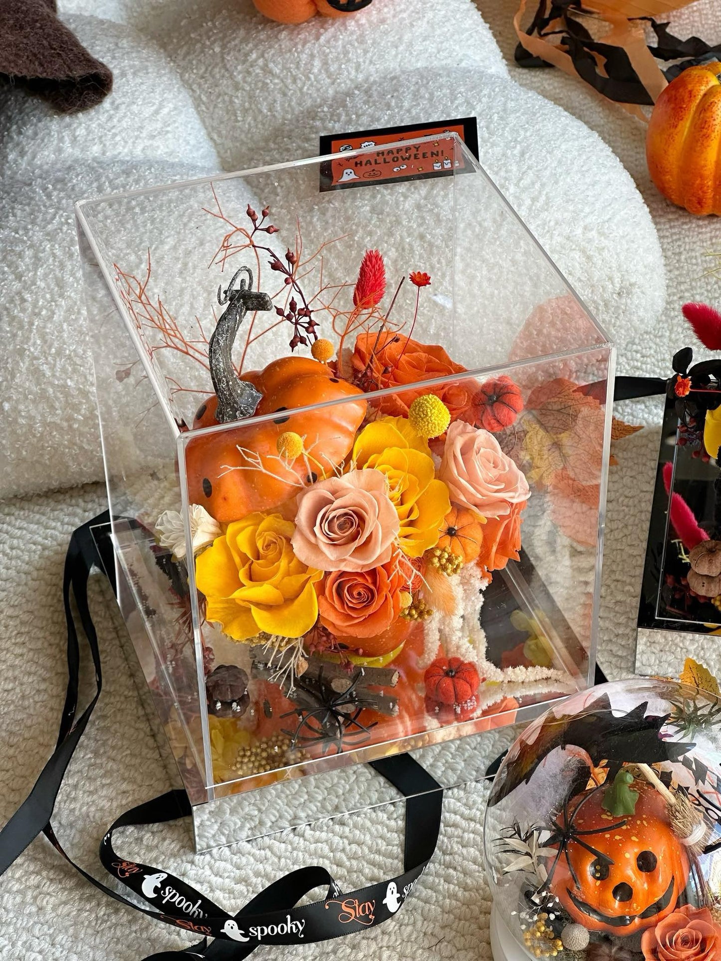 ハロウィンかぼちゃのプリザーブドフラワーアレンジメント｜ガラスディスプレイボックス｜秋のお祝いのセンターピース